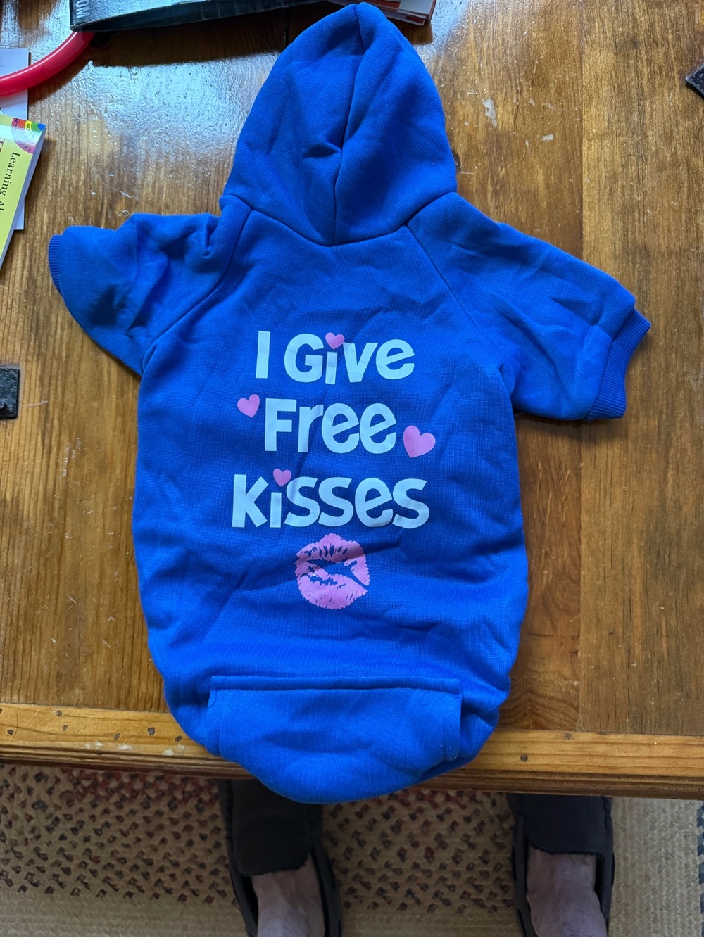 Blue 'I Give Free Kisses' Hooded Pet Shirt